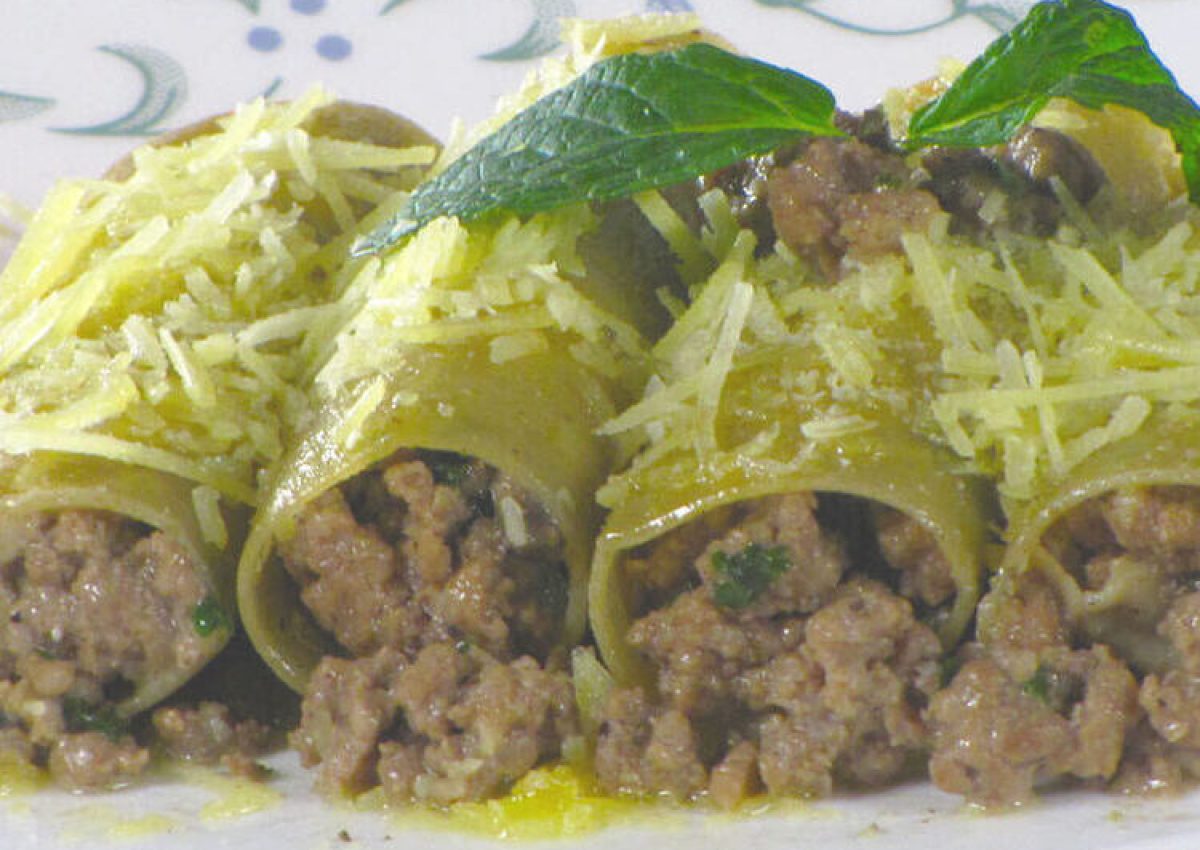 Canelones rellenos de carne de cerdo molida