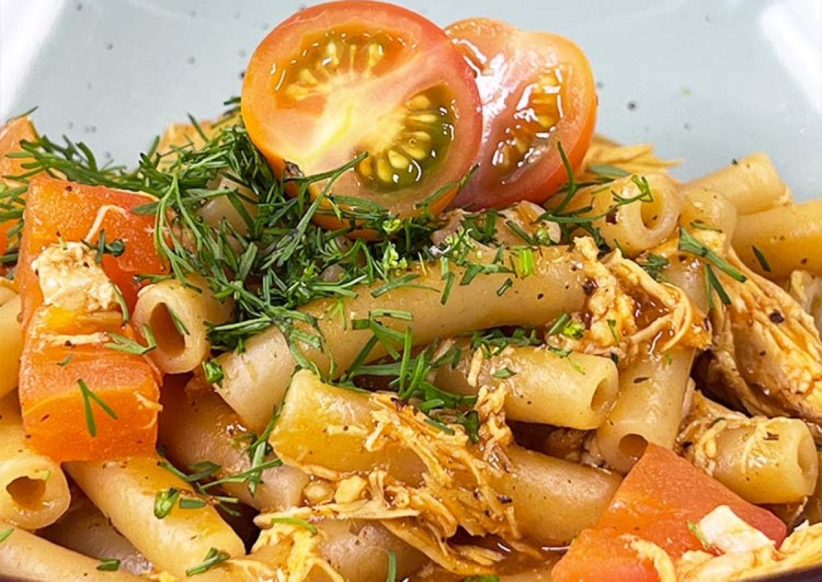 Pastas con pollo desmechado