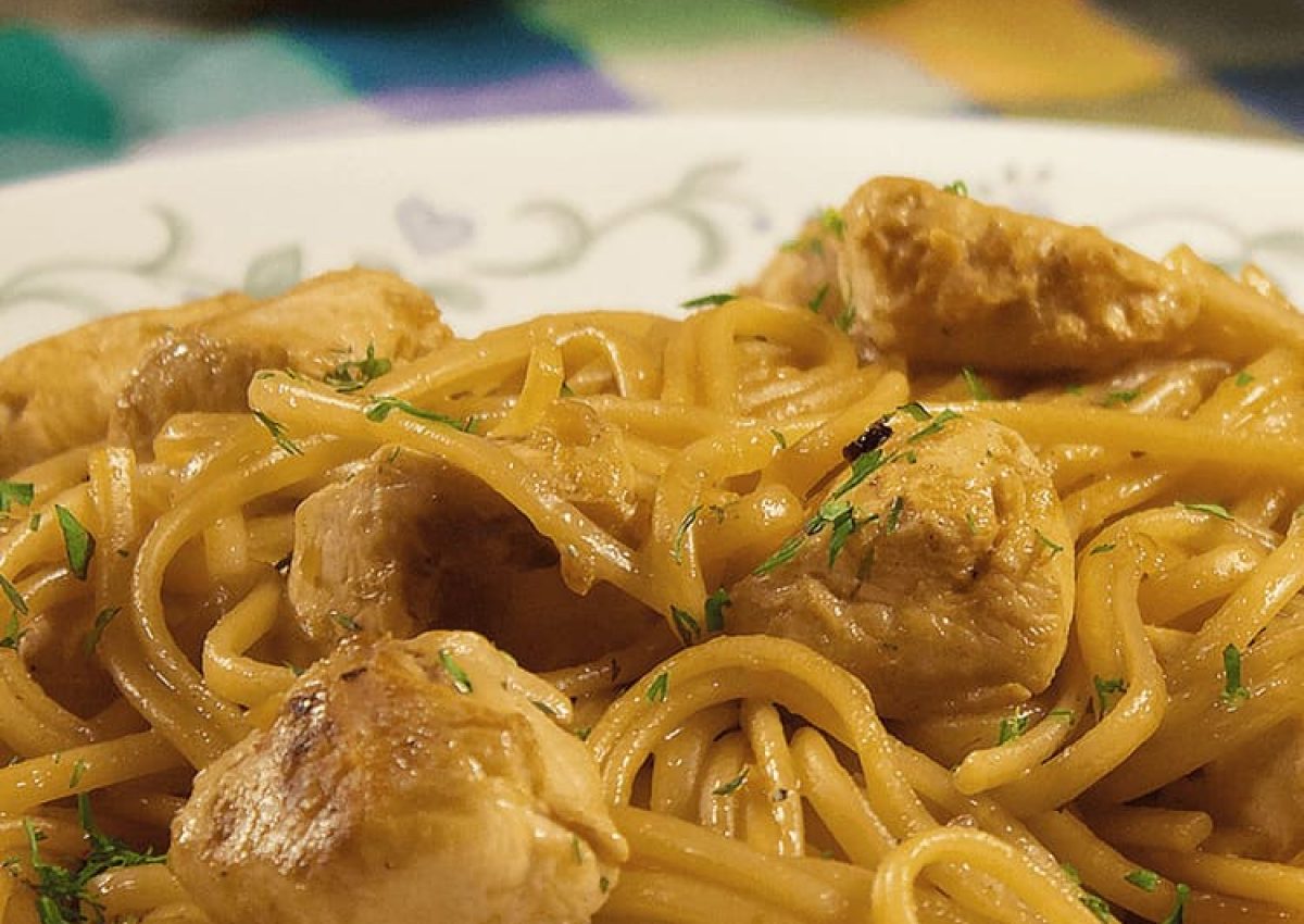 spaghetti_doria_con_salsa_de_naranja_y_pollo